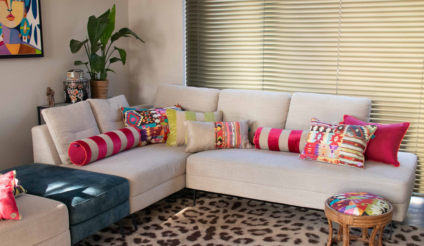 Sierkussen Pink only 60x30