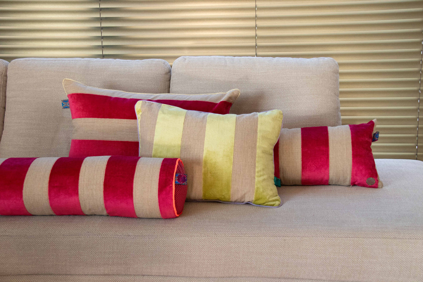 Sierkussen Pink only 60x30