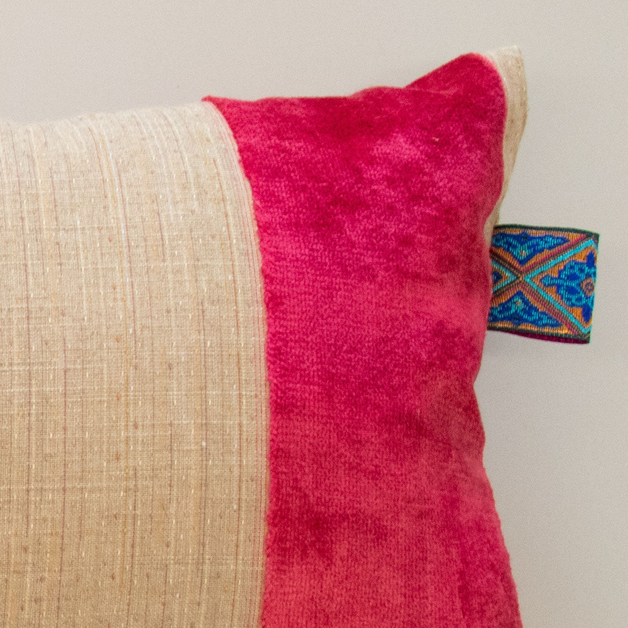 Sierkussen Pink only 60x30