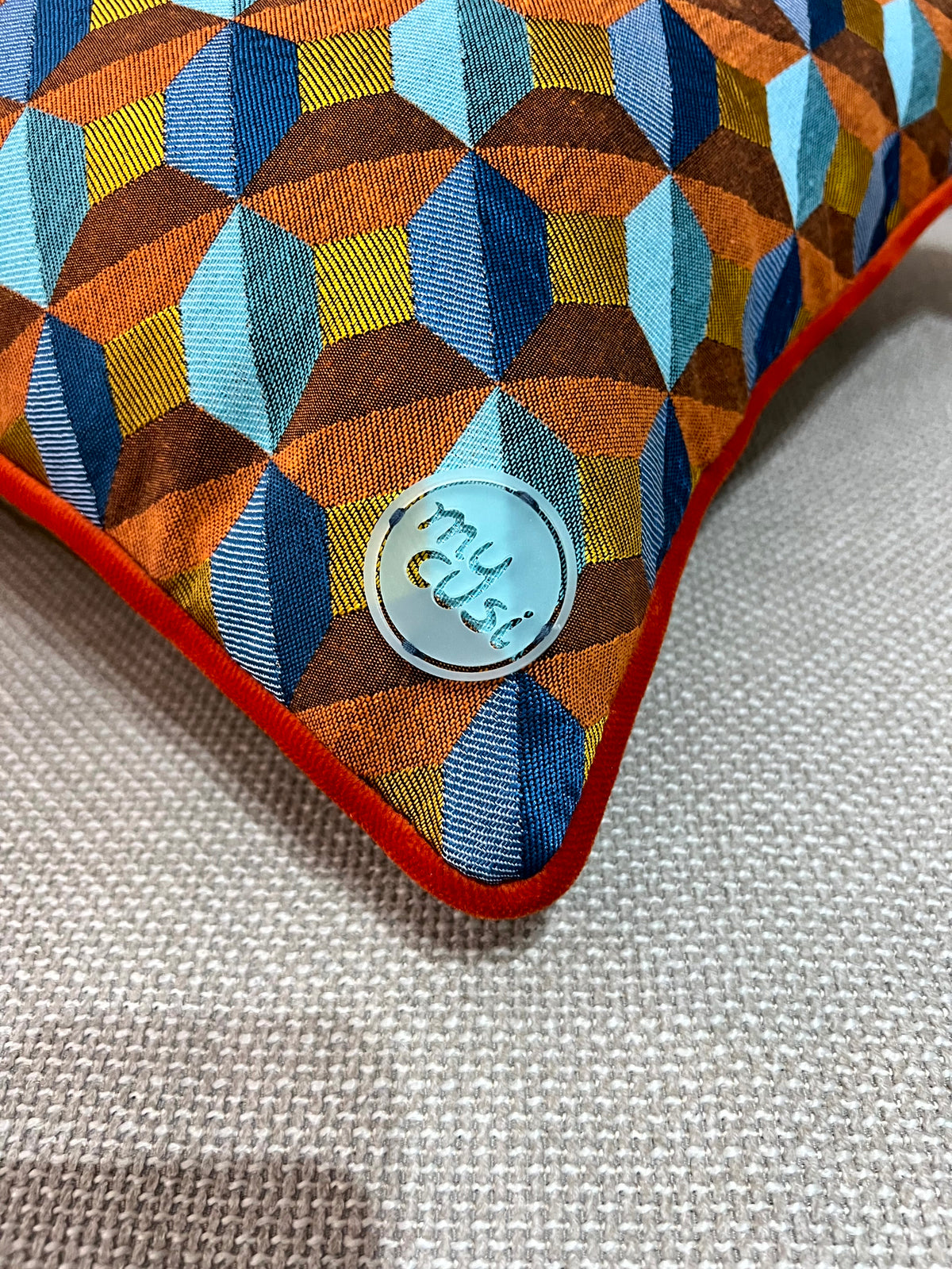 George_blue-orange-detail2