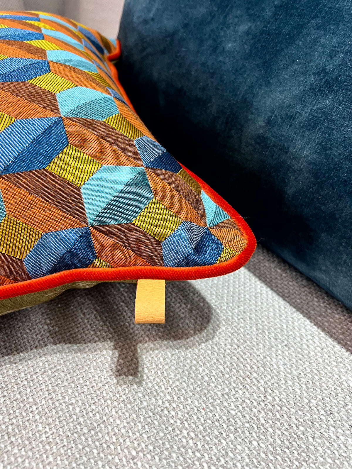 George_blue-orange-detail3